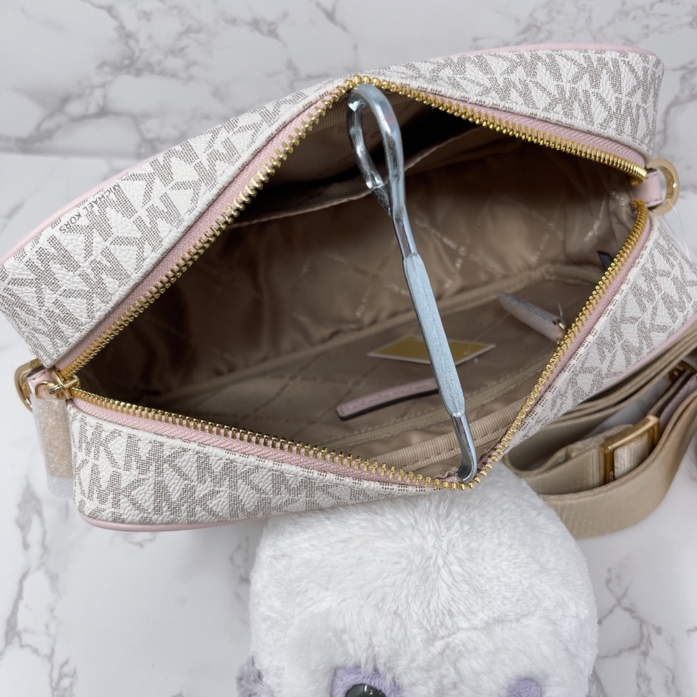 Michael Kors Kenly Large Pocket Crossbody - Picture 6 of 7
